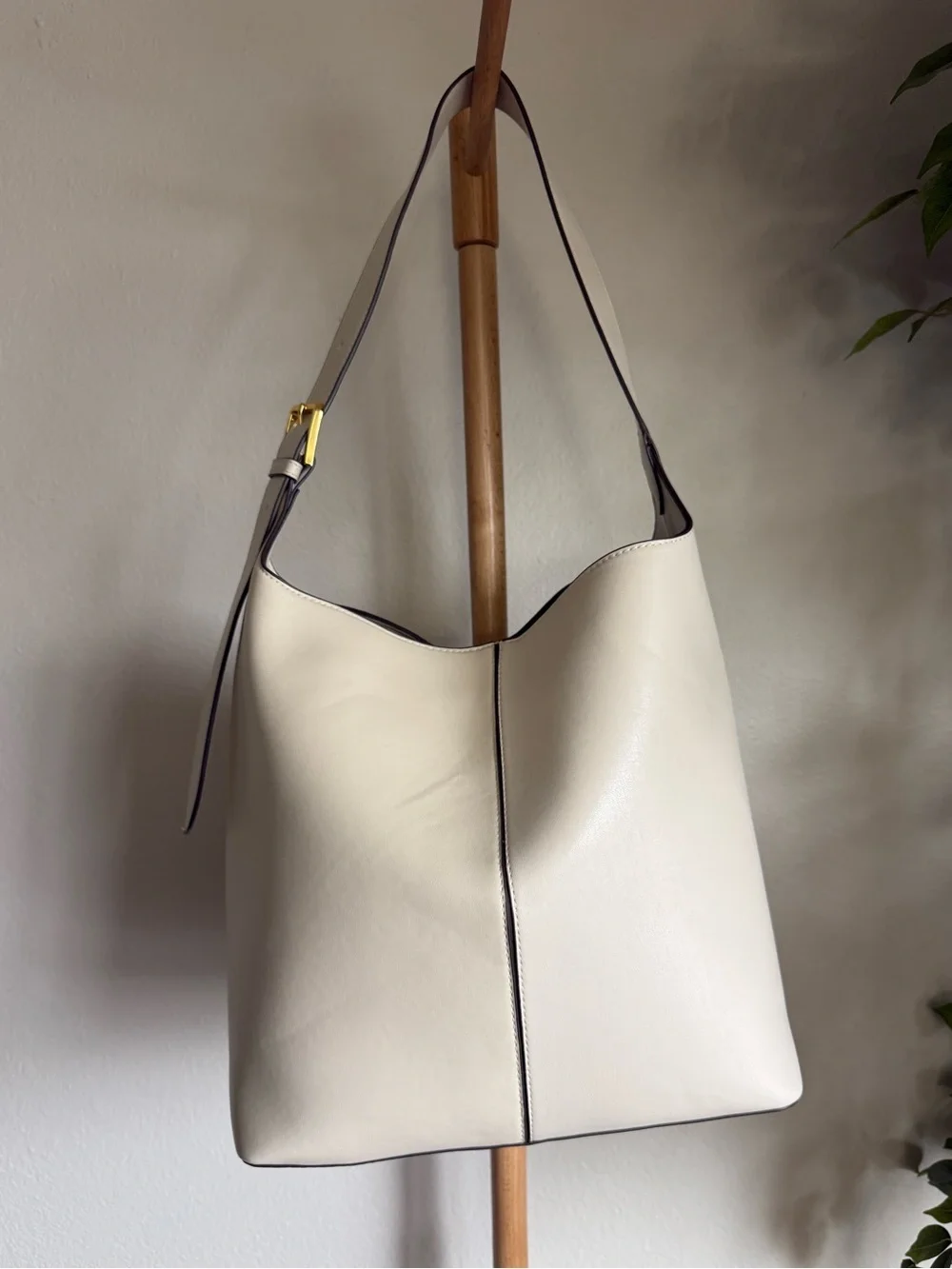 Time and Tru Shively Bucket Handbag in Ivory Beige Vegan Leather OS Brand New